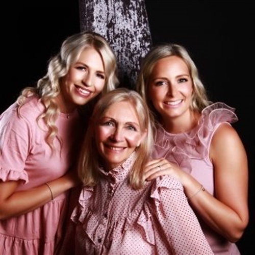 mum and two daughters mum and two daughters